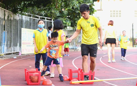 Hành trình yêu thương vô bờ của mẹ - Kỳ 3: Mẹ giúp con bước ra khỏi vỏ sò tự ti