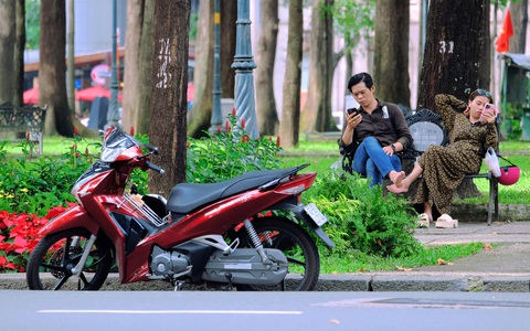 Thiếu bãi giữ xe công viên, TP.HCM chỉ đạo khẩn
