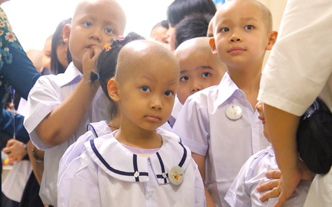 Lễ khai giảng trong bệnh viện của bệnh nhi ung thư