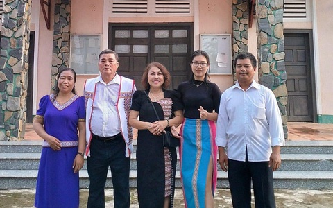Siu Black lần đầu mặc váy cô dâu, có đám cưới của riêng mình