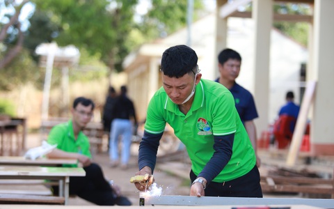 Tết về vùng sâu tạo niềm vui cho trẻ