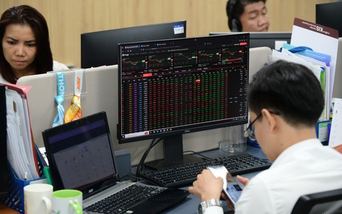 Loạt cổ phiếu tăng ‘bằng lần’ khiến nhiều nhà đầu tư tiếc nuối năm qua
