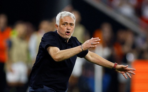 Mourinho bị AS Roma sa thải
