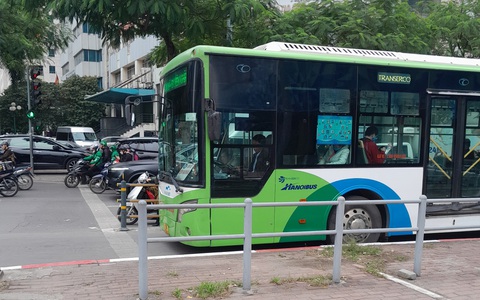 'Ai nên nhường ghế ai?'