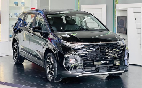 Tin tức giá xe: Hyundai Custin giảm giá tại đại lý, bản cao cấp rẻ hơn Innova Cross Hybrid