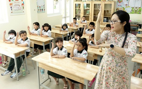 Nhà giáo phải có chứng nhận nghề nghiệp: 'Xin đừng đẻ thêm giấy tờ gì nữa'