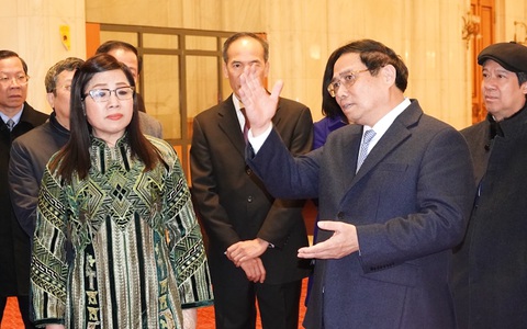 Thủ tướng Phạm Minh Chính tham quan 'ngôi nhà của nhân dân' Romania
