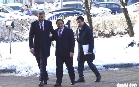 Thủ tướng Romania chủ trì lễ đón Thủ tướng Phạm Minh Chính
