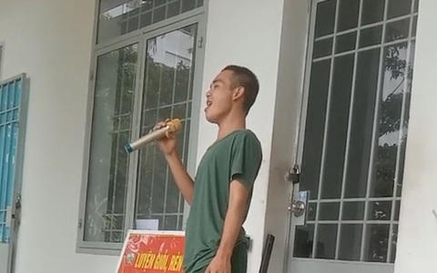Chàng trai hát 'Tay trái chỉ trăng' hay như nuốt đĩa