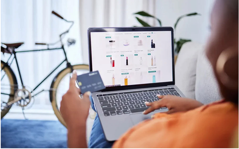 Anh cấm các đánh giá 'ảo' và phí ẩn trên các trang mạng trực tuyến