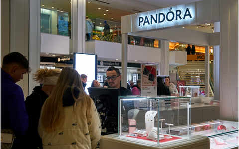 Pandora ngừng sử dụng vàng bạc mới khai thác