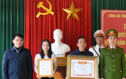 Trao bằng Tổ quốc ghi công cho liệt sĩ hy sinh khi đang đánh án ma túy