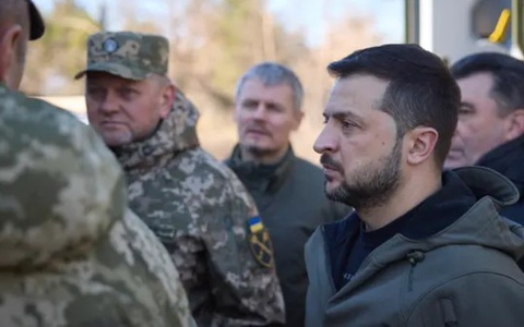 Tướng hàng đầu Ukraine từ chối khi Tổng thống Zelensky yêu cầu từ chức