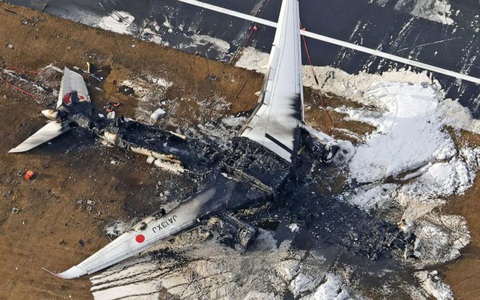 Japan Airlines: Đèn trên đường băng không hoạt động, loa thông báo hư lúc cần sơ tán