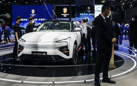 'Chúa Chổm' xe điện Evergrande ngày càng cận kề cửa tử: Phó chủ tịch bị bắt, công ty hết sạch tiền