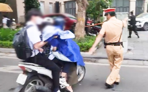 Cảnh sát giao thông xử lý nhiều học sinh không có bằng lái xe, không đội nón bảo hiểm