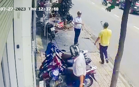 Khởi tố, bắt giam chủ tiệm tóc ở Phú Nhuận cầm xà beng rượt cán bộ phường