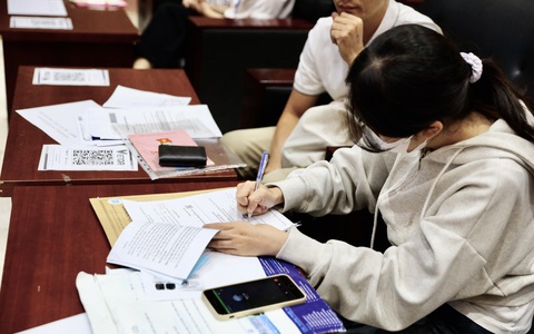 Giáo dục sao nhiều cái phải xin - cho vậy?