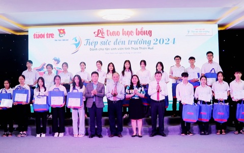 Hơn 1,5 tỉ đồng Tiếp sức đến trường cho tân sinh viên Thừa Thiên Huế và Quảng Ngãi