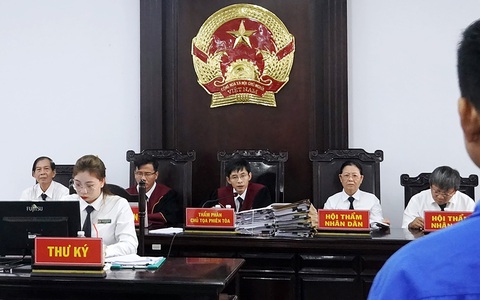 Tạm dừng phiên tòa xử thanh tra giao thông để xác minh một bị cáo mắc bệnh ‘ảo giác âm thanh’