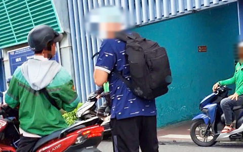 Mời làm việc hai tài xế giả danh xe công nghệ trước sân bay Tân Sơn Nhất