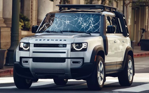 Chủ xe Land Rover Defender kiện vì 4 năm thay kính trước 5 lần