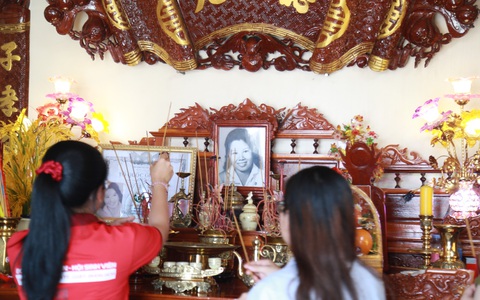 Thăm nhà liệt sĩ anh hùng Lê Thị Bạch Cát, người trẻ nhắc nhở chính mình