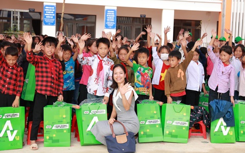 Nestlé MILO trao tặng máy tính cho các trường tiểu học vùng cao