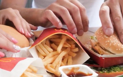Gần 50 người ở Mỹ nhiễm khuẩn E.coli, 1 người chết, nghi ngờ do một loại hamburger McDonald’s