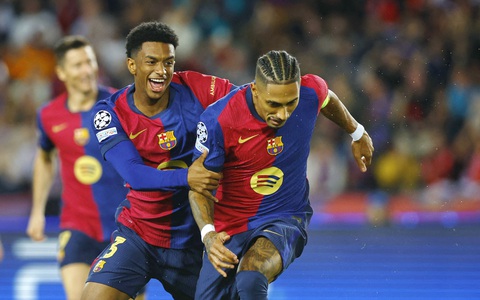 Barca đè bẹp Bayern Munich