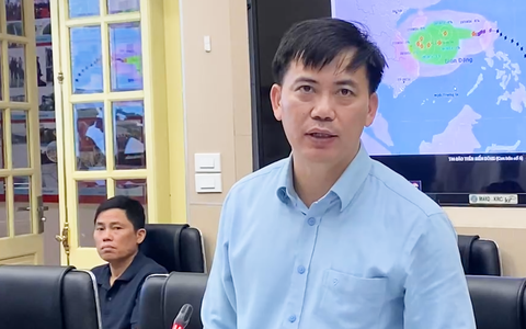 Bão Trà Mi ngoặt ra biển và suy yếu do tương tác của bão đôi, miền Trung mưa lớn từ 26-10