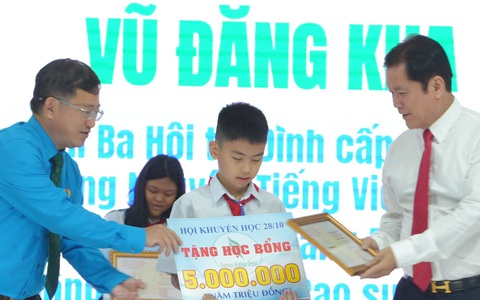 Gần 600 học sinh, sinh viên là con của người lao động ngành cao su được nhận học bổng