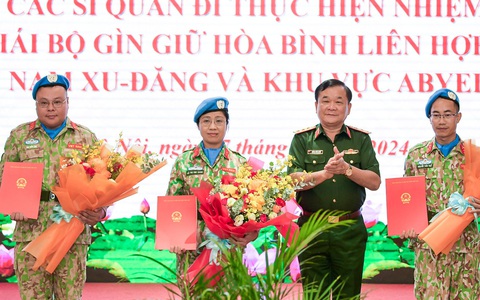 Trao quyết định của Chủ tịch nước cho 3 sĩ quan đi làm nhiệm vụ gìn giữ hòa bình
