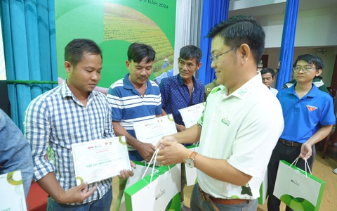 Tiếp sức nhà nông đến Long An, tư vấn người dân nuôi thủy hải sản