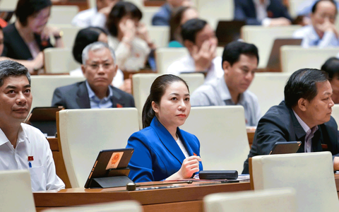 Truyền hình trực tiếp: Quốc hội chất vấn về lĩnh vực y tế, thông tin và truyền thông