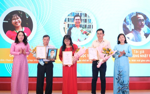 Trao giải 'Người thầy kính yêu' lần 3: Gieo tri thức cho đời thêm xanh