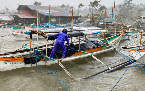 Bão Usagi quét qua đảo Luzon, đi vào Biển Đông, trở thành bão số 9