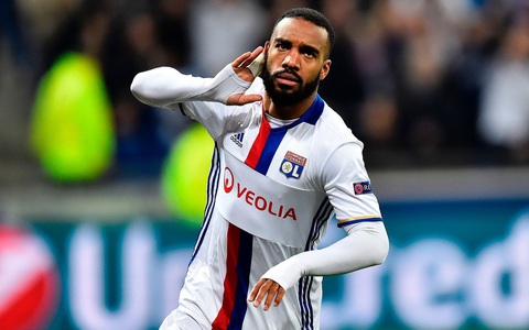 Lyon rớt hạng: Cả làng bóng đá lung lay