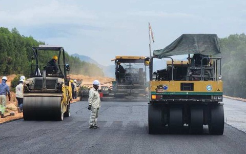 Thi đua 500 ngày hoàn thành cao tốc Quảng Ngãi - Hoài Nhơn.