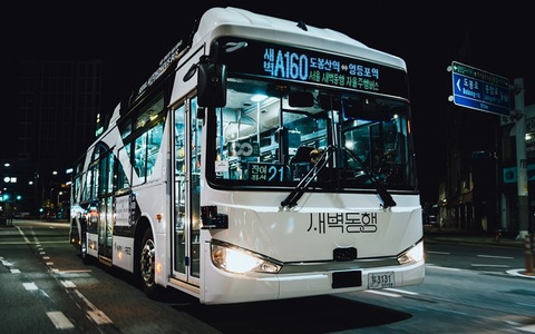 Hàn Quốc mở tuyến xe buýt tự lái cho người đi làm sáng sớm