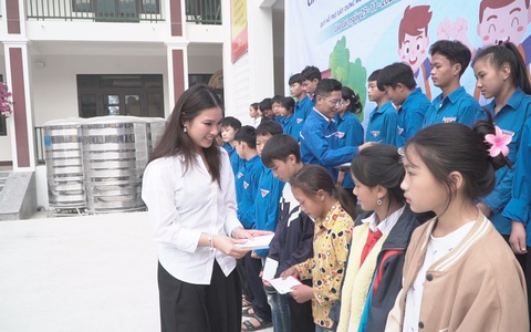 ‘Ngăn dòng bỏ học’ cho học sinh có hoàn cảnh khó khăn ở Lào Cai