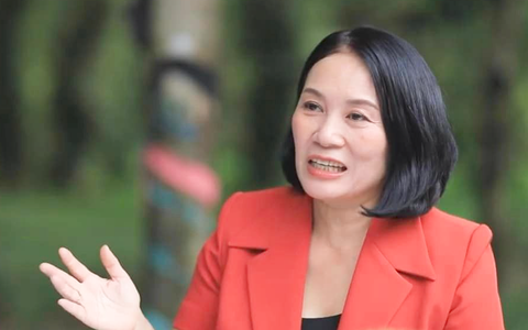 Nhà báo Tạ Bích Loan của loạt chương trình ăn khách trên VTV nghỉ hưu ở tuổi 56