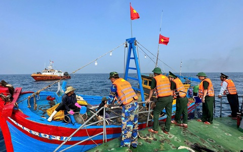 Quảng Ngãi siết chặt quản lý, đào tạo thuyền trưởng máy trưởng để chống khai thác IUU