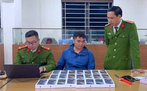 Bắt nghi phạm dùng dao uy hiếp nữ nhân viên cửa hàng FPT, cướp 22 iPhone cùng 60 triệu đồng