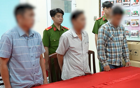 Bắt 4 người lừa bán thiên thạch cho một phụ nữ với giá 19 tỉ đồng