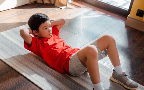 Những rủi ro khi thúc ép con trẻ phát triển chiều cao
