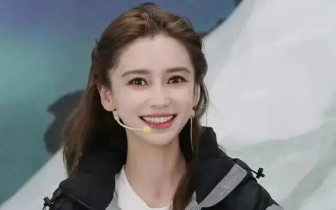 7 triệu người xem Angelababy nói về sự cố xem Lisa biểu diễn thoát y