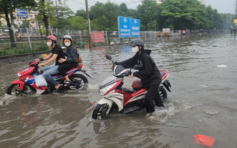 Tin tức sáng 13-12: ADB nâng dự báo tăng trưởng kinh tế Việt Nam; Đông Nam Bộ đón triều cường