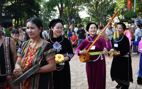 Quê hương sóc Bom Bo huyền thoại đón nhận Huân chương Lao động hạng nhì