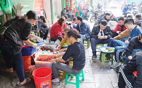Buôn bán thức ăn đường phố 'bẩn' sẽ bị phạt tới 6 triệu đồng